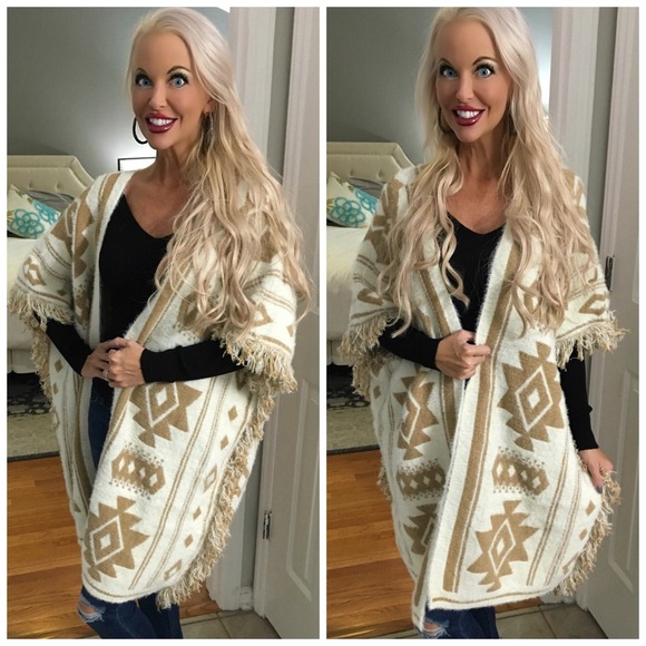 Sweaters - SALE! 😊Oversized long line ivory Cardigan